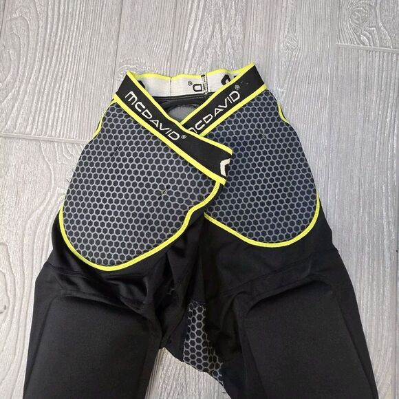 McDavid Rival Integrated 7 Pad Hard Shell Football Girdle Black Size Extra Large - Picture 3 of 4